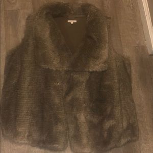 Faux Fur Plus size Vest. 3 x 22/24 Maurices brand